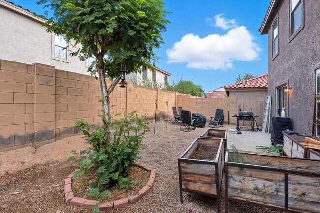 Building Photo - Beautiful 2-Story Home with Modern Upgrade...