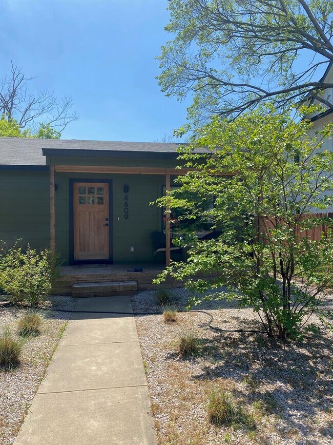 Building Photo - 4609 Leslie Ave