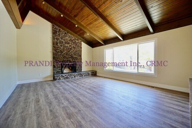 Building Photo - Completely Renovated Large Novato Home in ...