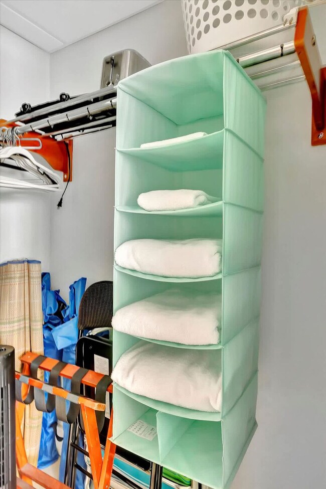 Building Photo - 611 Destiny Dr