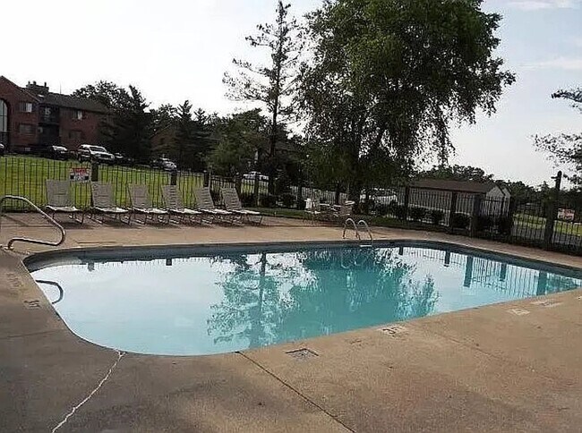 Building Photo - 2BR Condo in West Chester, **Pet Friendly-...
