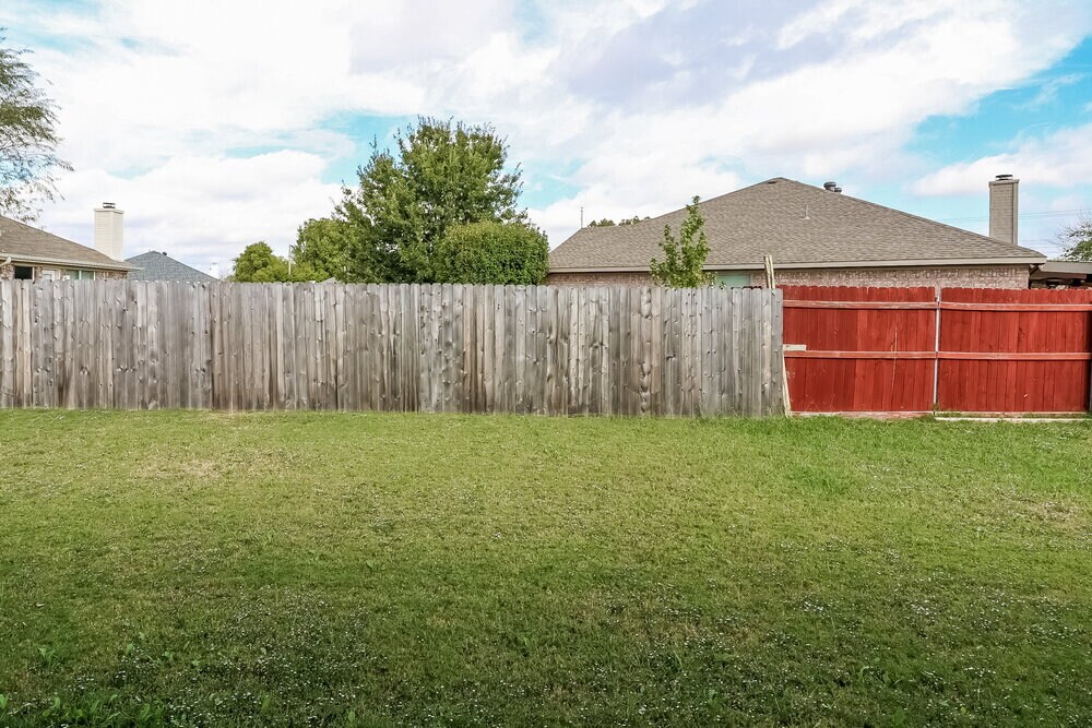 Building Photo - 1012 SW Hillside Dr