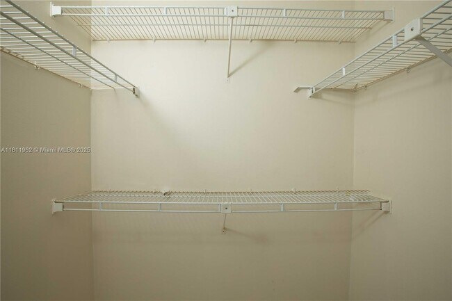 Building Photo - 770 Claughton Island Dr