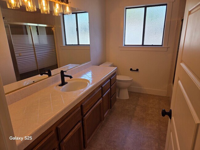 Building Photo - Large Four Bedroom with a Pool in Folsom