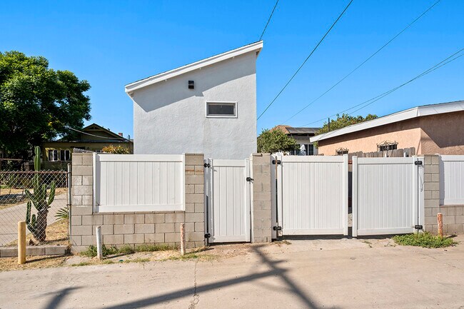 Building Photo - 2653 Newton Ave