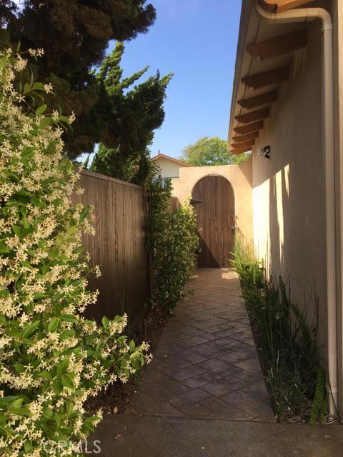 Building Photo - 224 Cll De Madrid