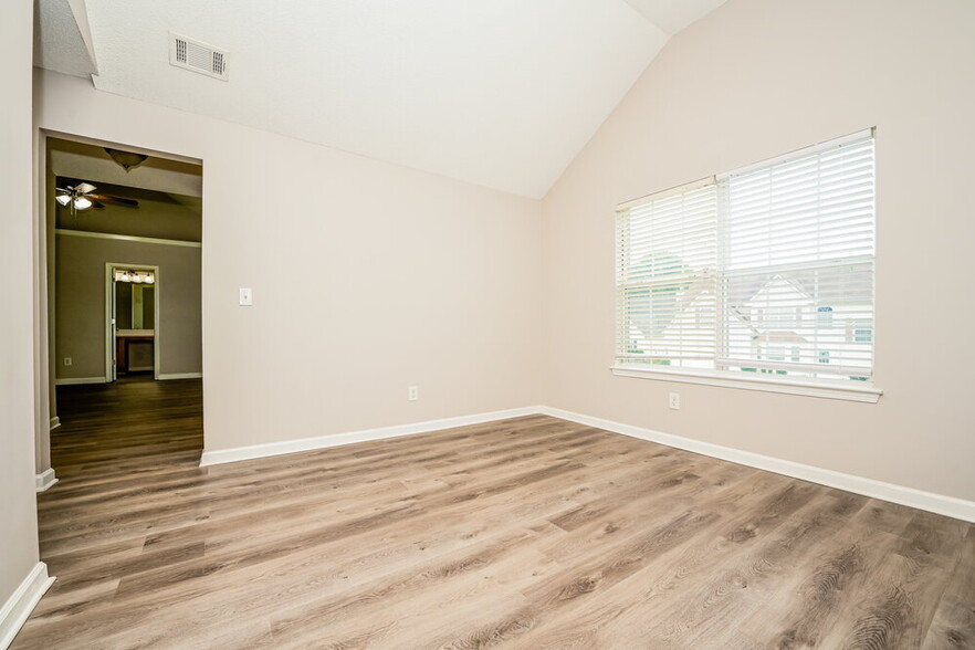 Building Photo - 62 Lake Crossing Ct