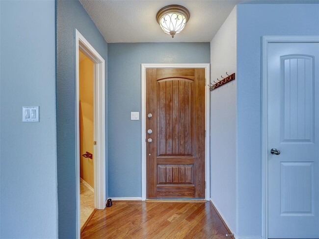 Building Photo - 180 Housefinch Loop