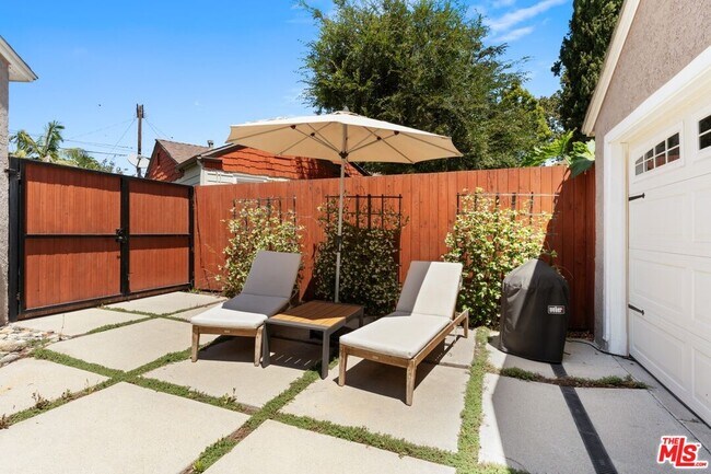 Building Photo - 1338 Montecito Cir