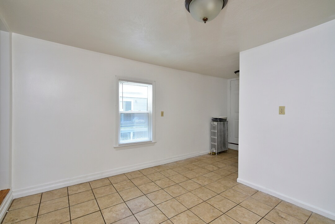 Building Photo - 43 Rosseter St
