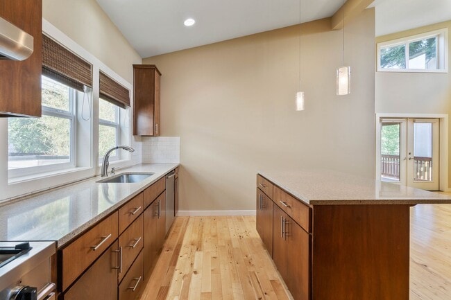 Building Photo - Beautiful 3-bdrm/2.5-bath in Beaumont-Wils...