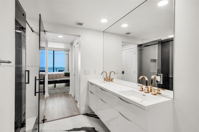 Building Photo - 951 Brickell Ave