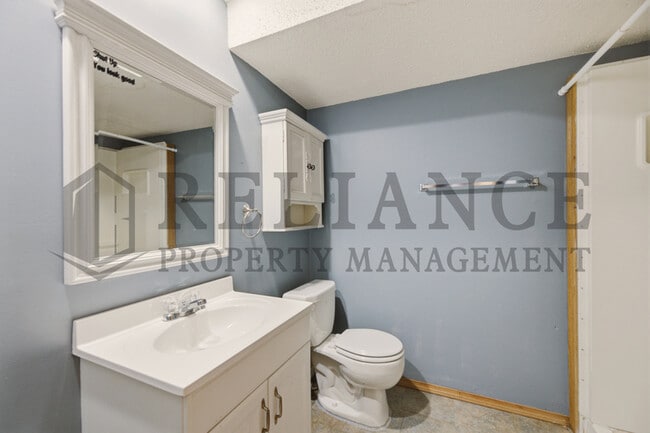 Building Photo - 2770 N Parkridge Ct