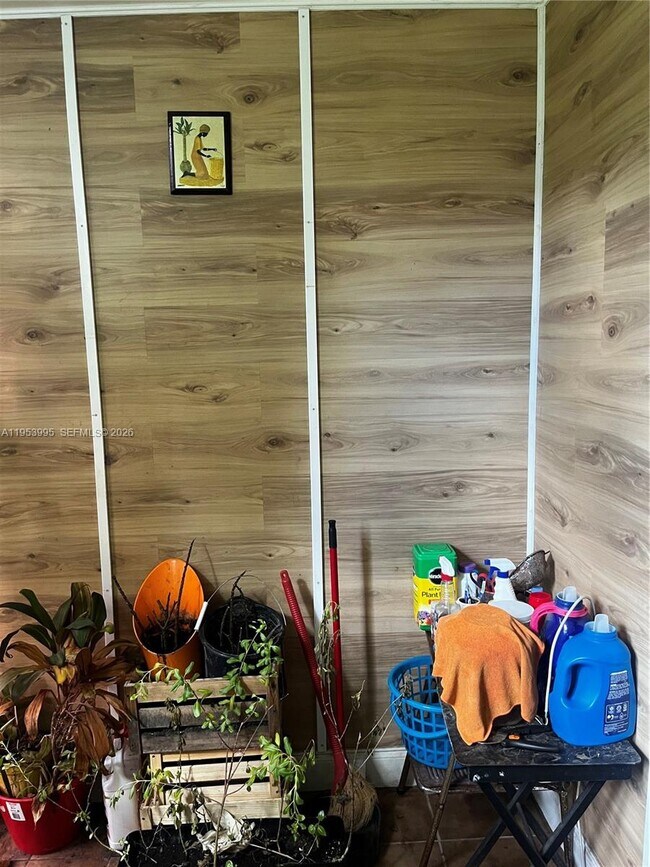 Building Photo - 5985 Del Lago Cir