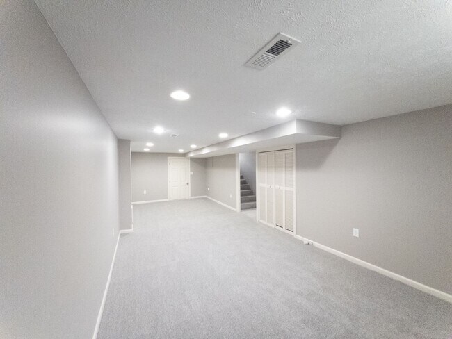 Building Photo - 5039 Miami St