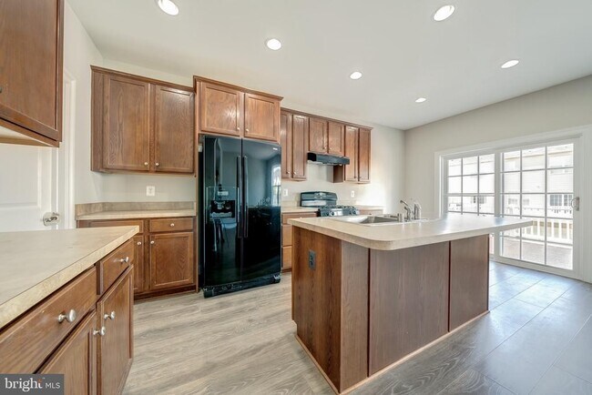 Building Photo - 15970 Greymill Manor Dr
