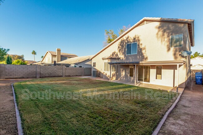 Building Photo - 1523 S Vine St