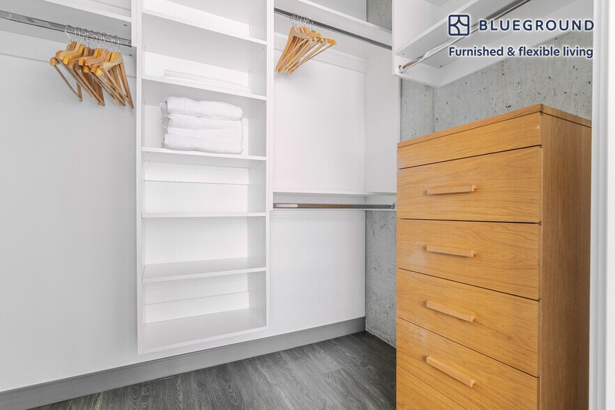 Building Photo - 60 E Randolph St