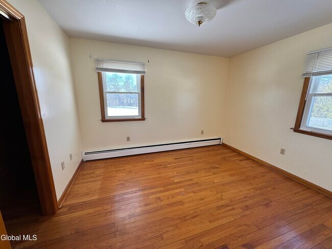 Building Photo - 60 Bloomingrove Dr