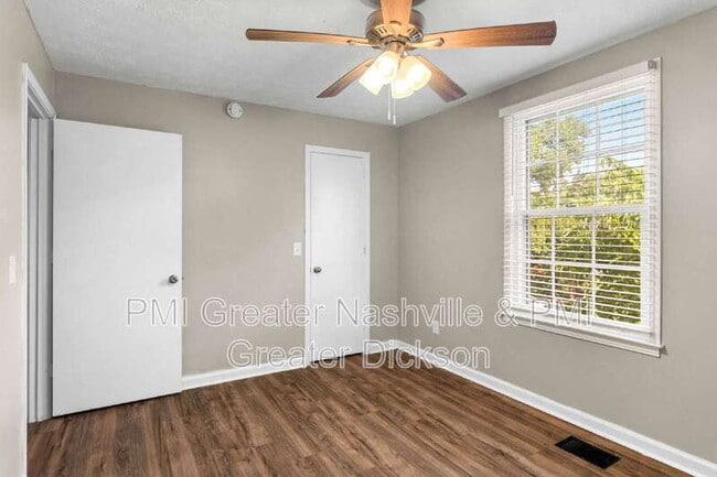 Building Photo - 113 Lakebrink Dr