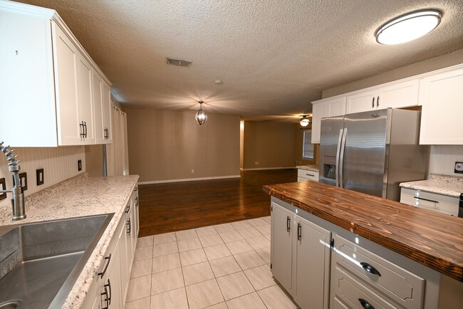 Building Photo - 103 Boca Vista