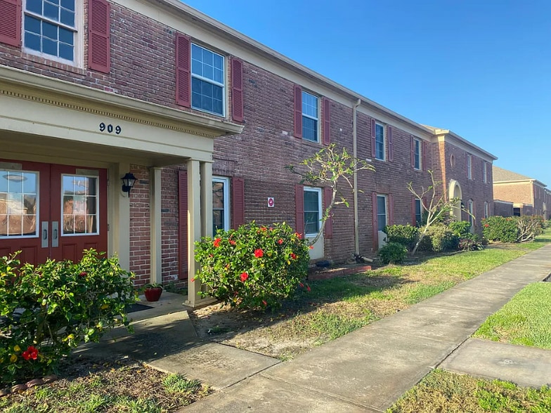 Building Photo - 909 S Colonial Ct