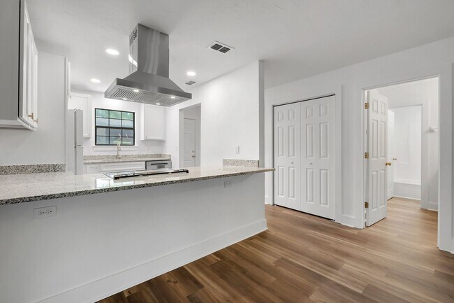 Building Photo - 2956 Woodrich Dr