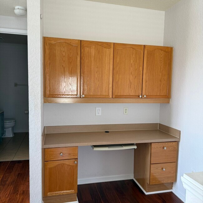 Building Photo - 2914 River Birch Dr