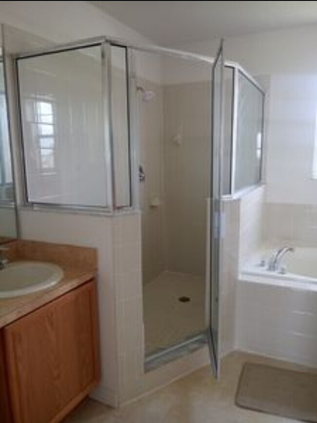 Building Photo - 148 Columbia Dr