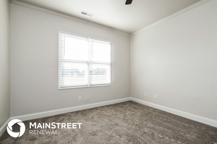 Building Photo - 187 Day Lily St