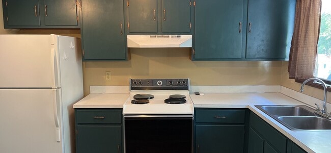 Building Photo - 206 2nd St