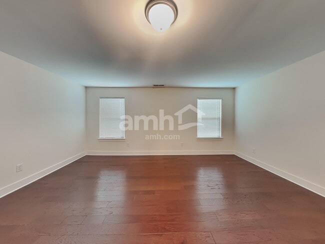 Building Photo - 1076 Adams Haven Bend