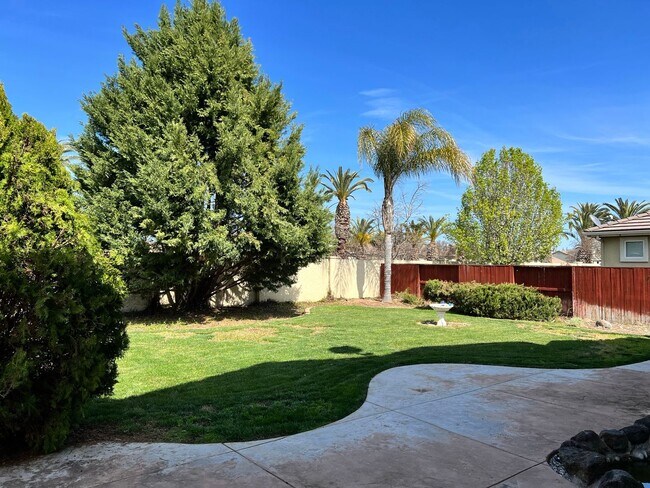 Building Photo - Beautiful home in Reflections gated community