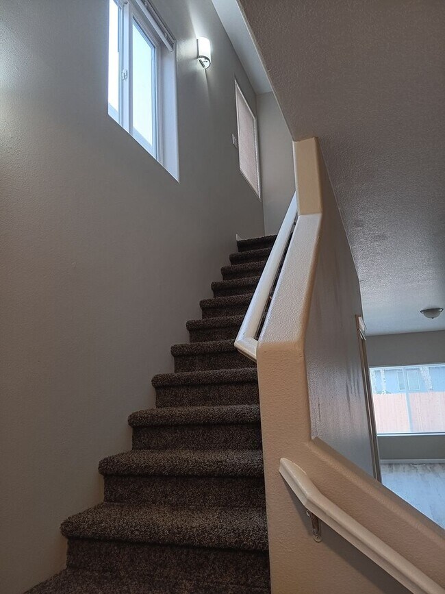 Building Photo - Beautiful Recently Remodeled Propety Ready For You to Enjoy!