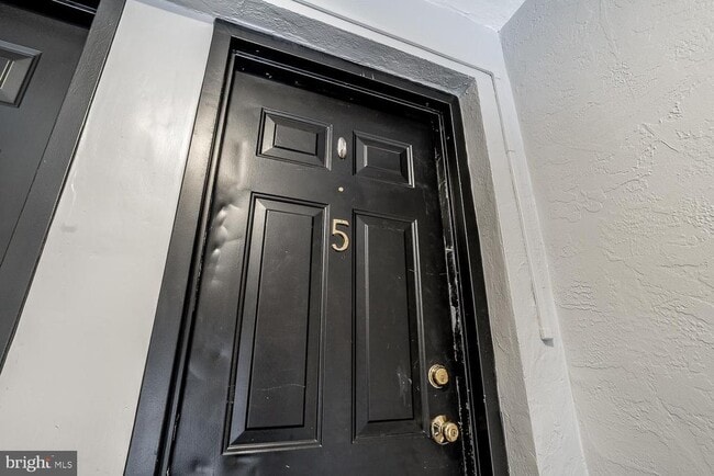 Building Photo - 517 Morgan Ave