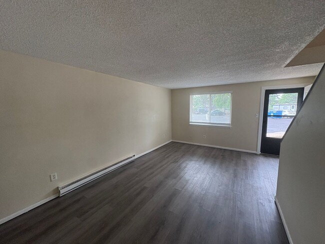 Building Photo - 3550 Butternut Dr