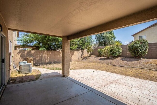 Building Photo - Welcome to this beautiful 4 bedroom, 3 bathroom home in San Tan Valley, AZ.