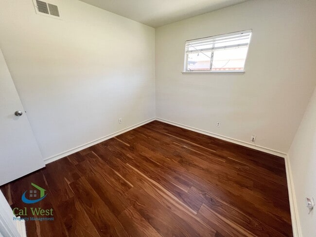 Building Photo - 5510 Yale Dr