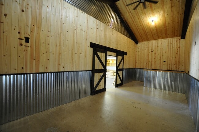 Building Photo - 2468 W Poleline Ave