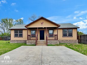 Building Photo - 11807 Roandale Dr