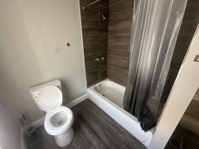 Building Photo - 1325 N 49th St