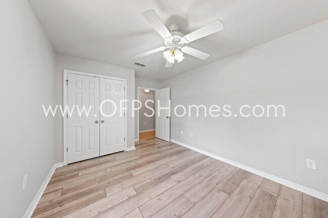 Building Photo - 107 Cabana Way