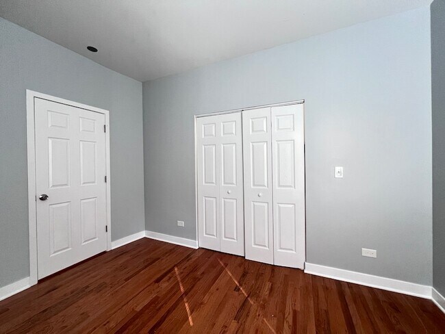 Building Photo - 6402 S Eberhart Ave