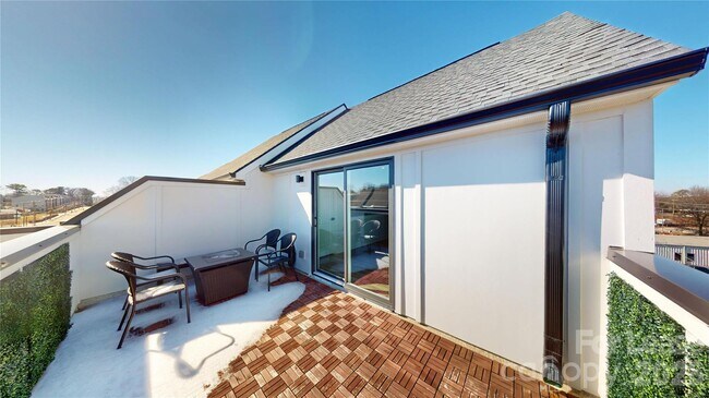 Building Photo - 3606 S Tryon St