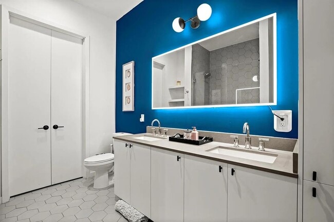 Building Photo - 800 Embassy Dr