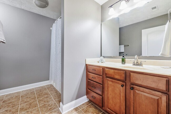 Building Photo - 523 Murray Fork Dr