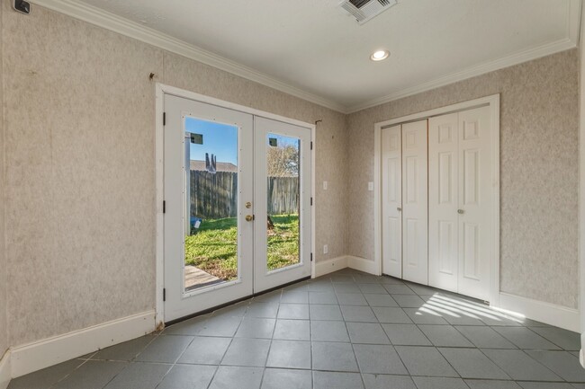 Building Photo - 5211 Court Rd