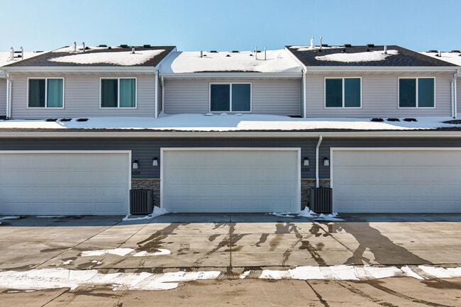 Building Photo - 6128 Bradford Ln
