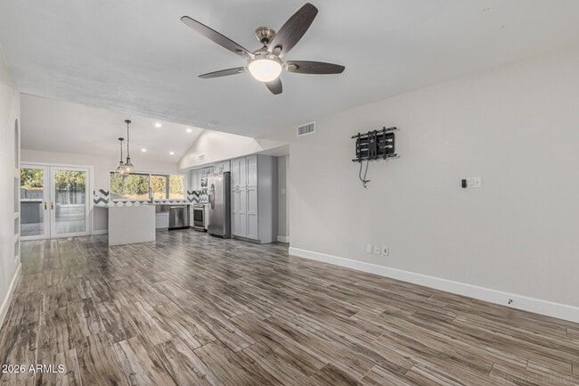 Building Photo - 3217 N Ellis St