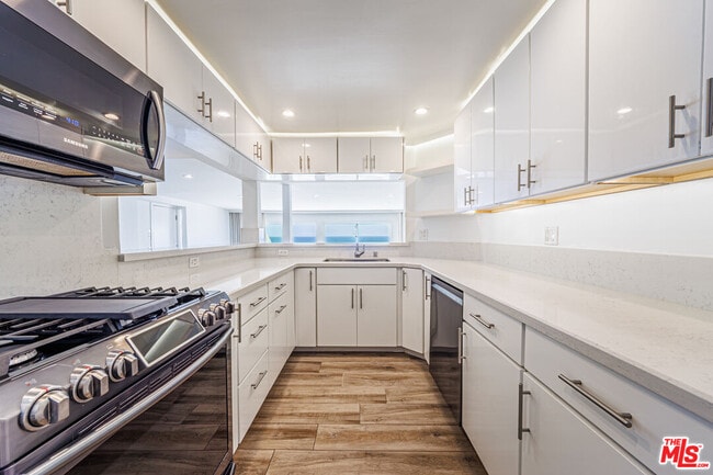 Building Photo - 18055 Coastline Dr